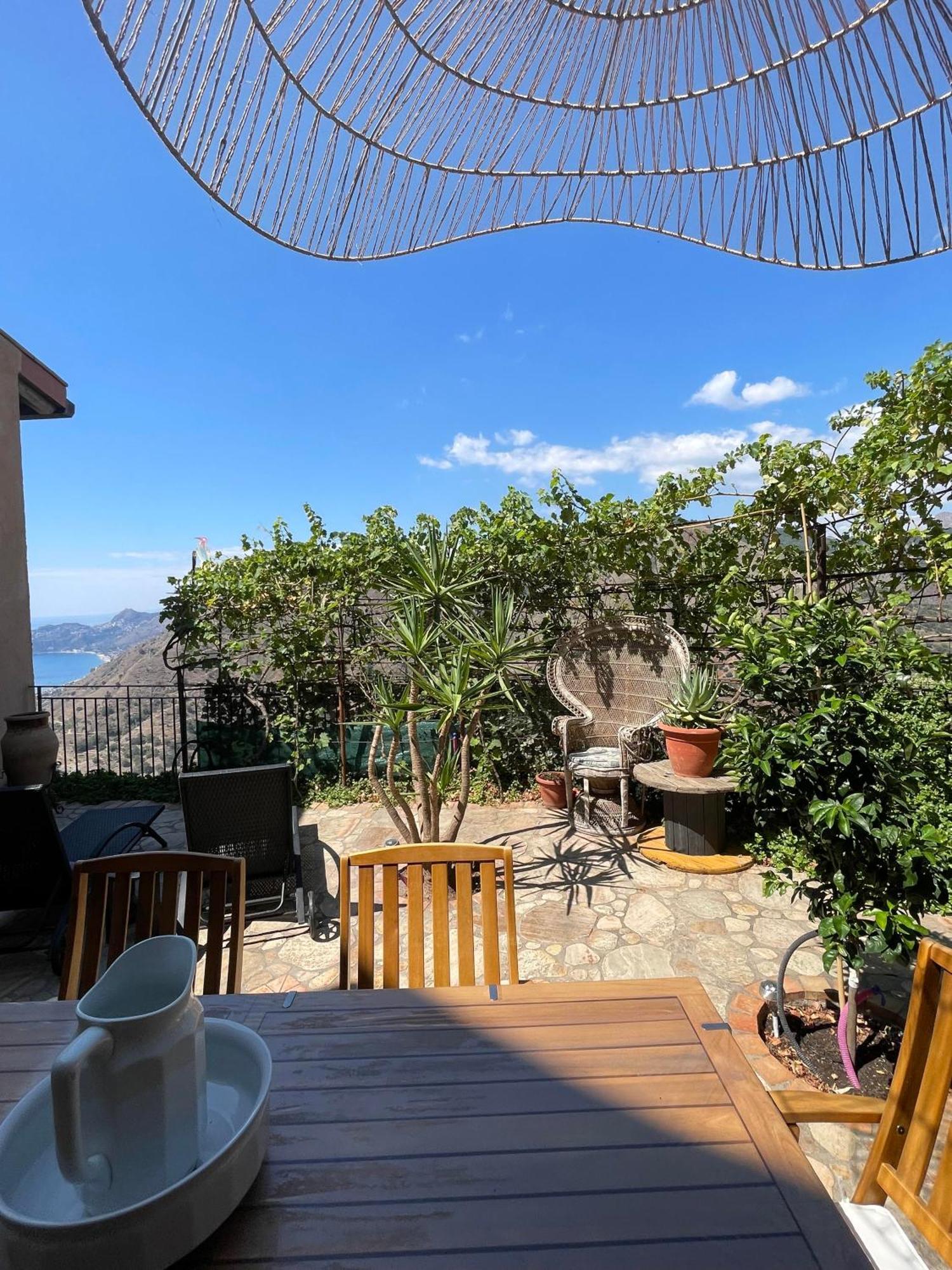 Villa The Secret Garden Forza dʼAgro Exterior foto